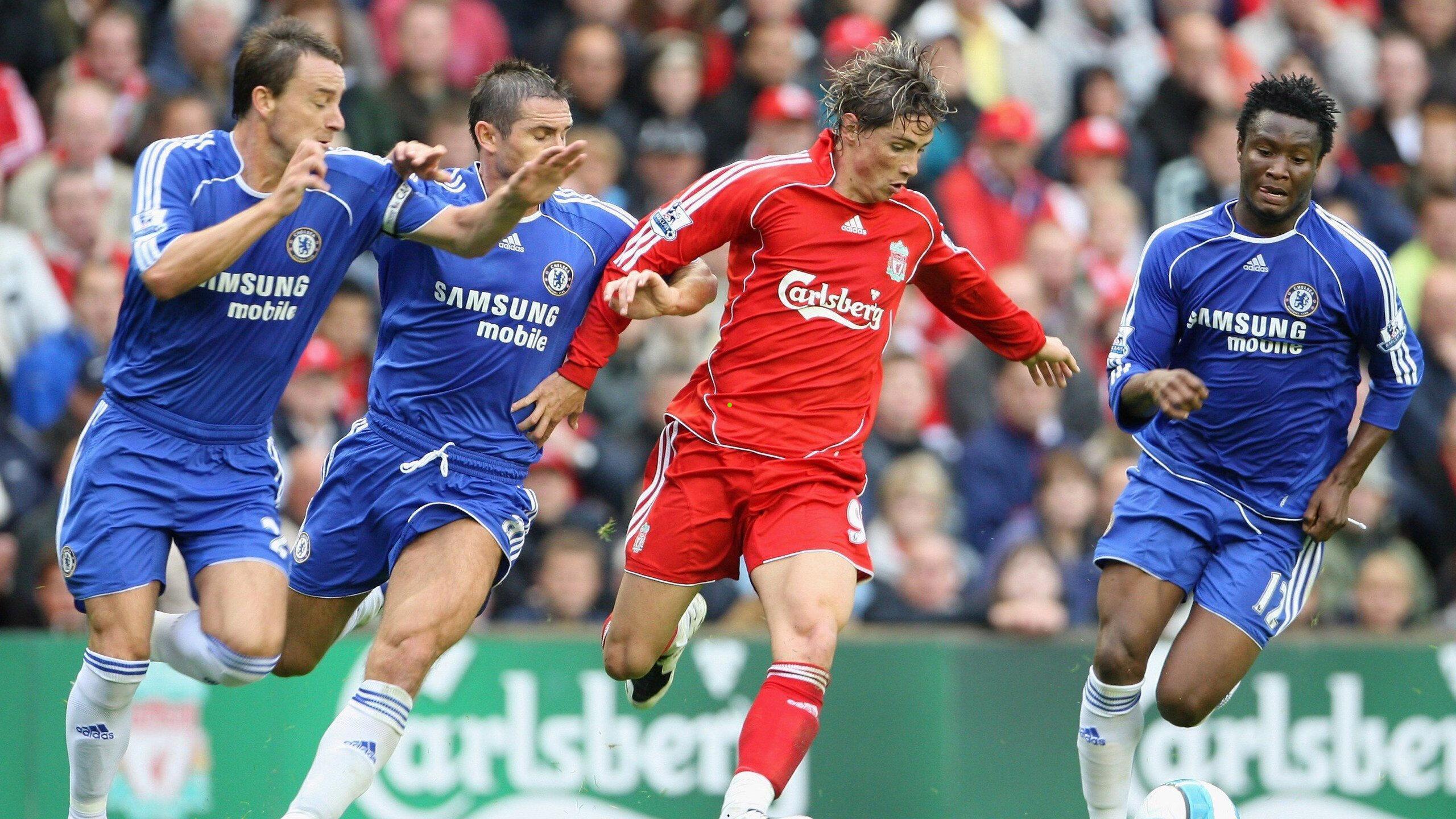 阿兰轰出世界波却难逃换下命运，奥古摸头安慰成赛场温情瞬间